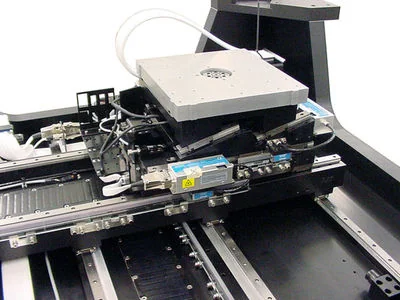 High-precision compact servo press