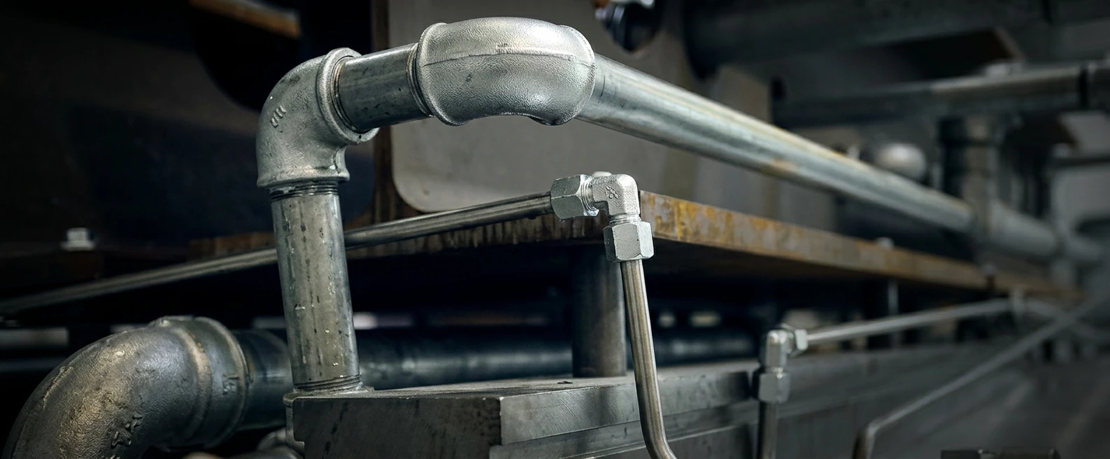 矿物铸件内集成的气压管路与液压管线