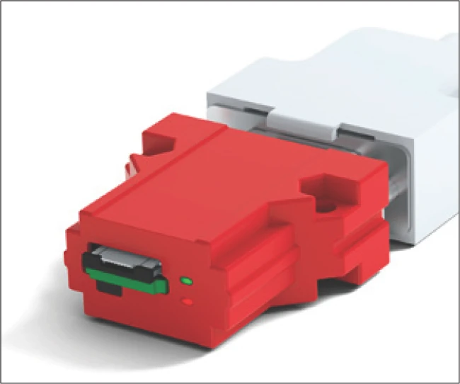 未連接柔性感測排線的介面模組，綠色和紅色 LED 均亮起